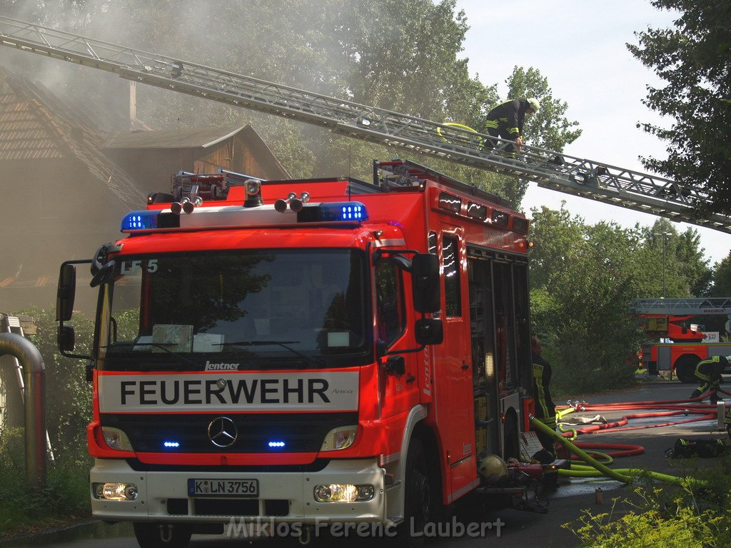 Brand Schuetzenhof Neusser Landstr P5700.JPG